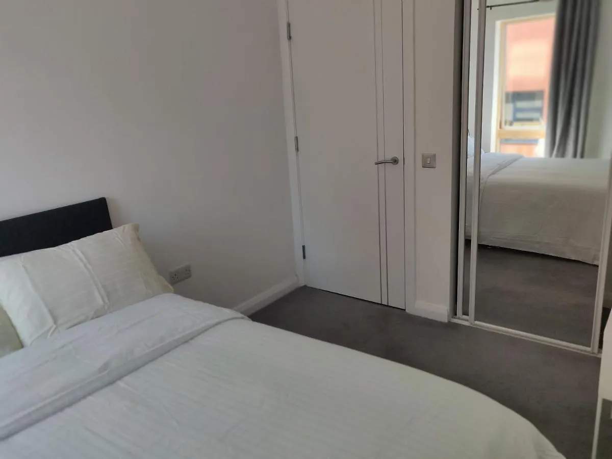 5 Star City Centre Apartment Белфаст